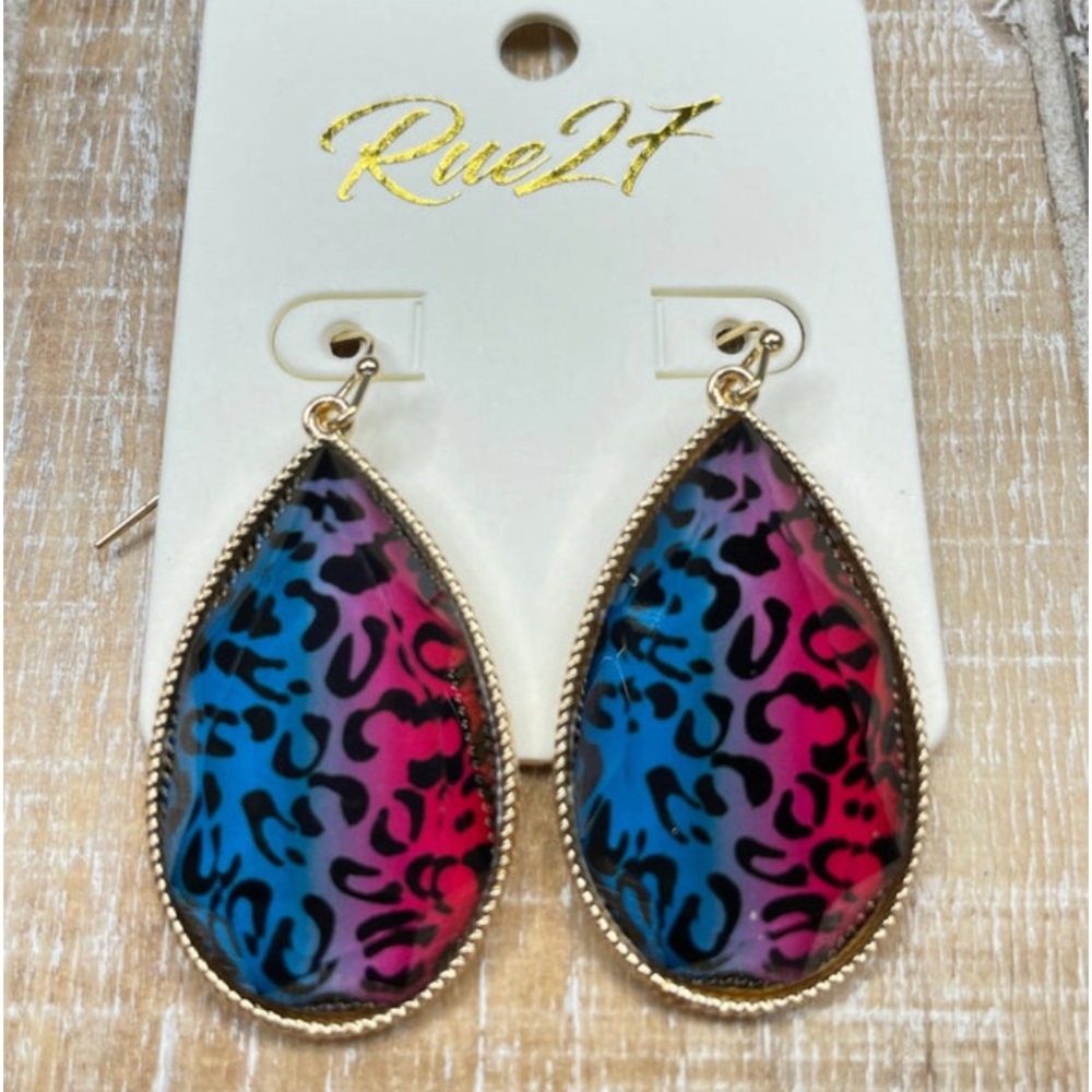 Multi leopard teardrop earring. Brand Rue 21